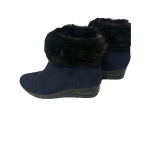DKNY Women's Abri Booties Sz 7 Wedge Faux Fur Faux Suede Ankle Boot Booties Blue